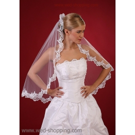 Spansk brudslöja med spets Spansk brudslöja med spets